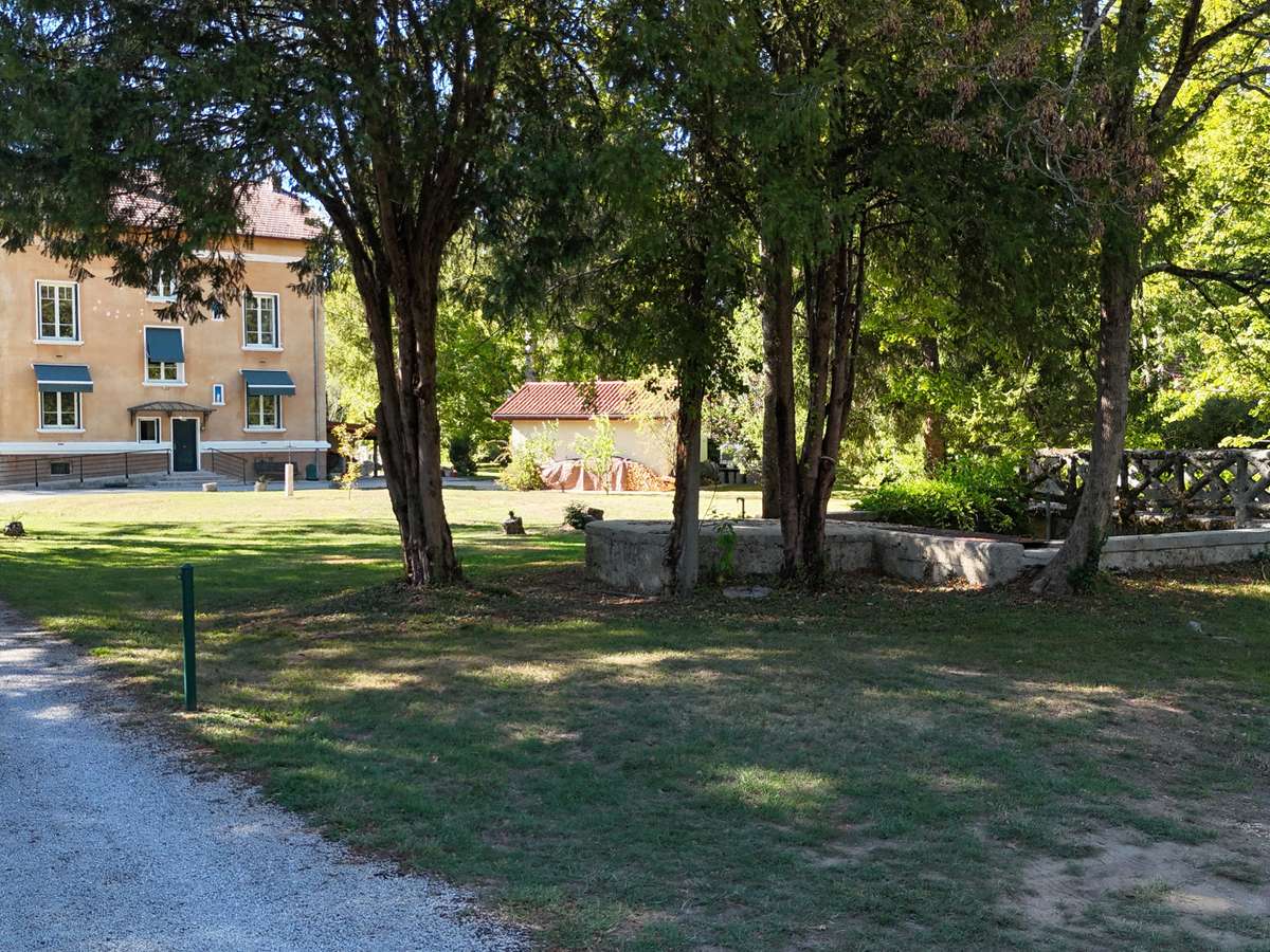 House Neuville-sur-Ain
