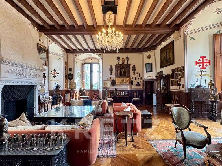 Castle Châteauroux - 7 bedrooms - 1460m²