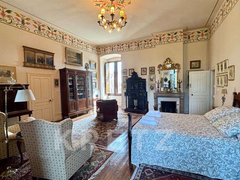 Castle Châteauroux - 7 bedrooms - 1460m²