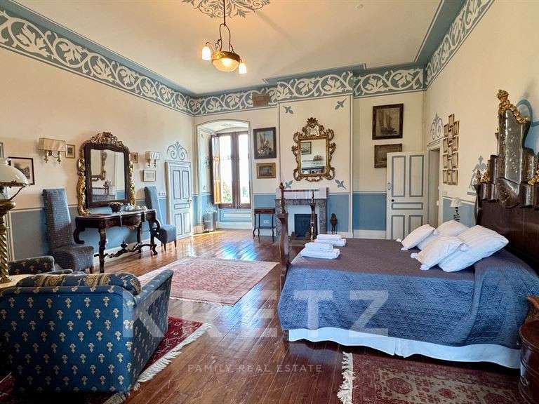 Castle Châteauroux - 7 bedrooms - 1460m²