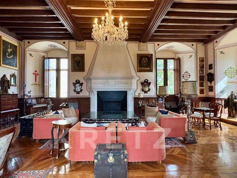Castle Châteauroux - 7 bedrooms - 1460m²