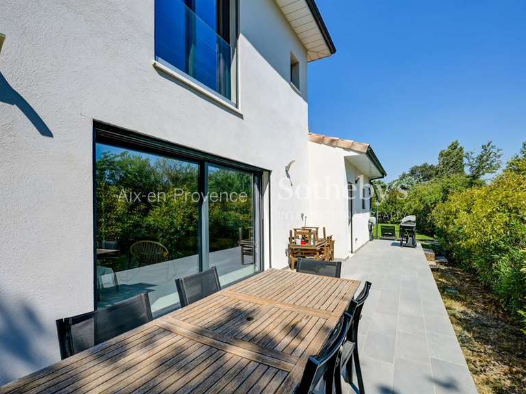 Maison Bouc-Bel-Air - 5 chambres - 250m²