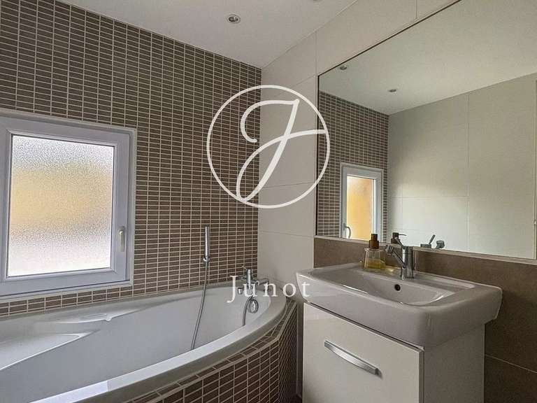 Maison Villeneuve-d'Ascq - 3 chambres - 108m²