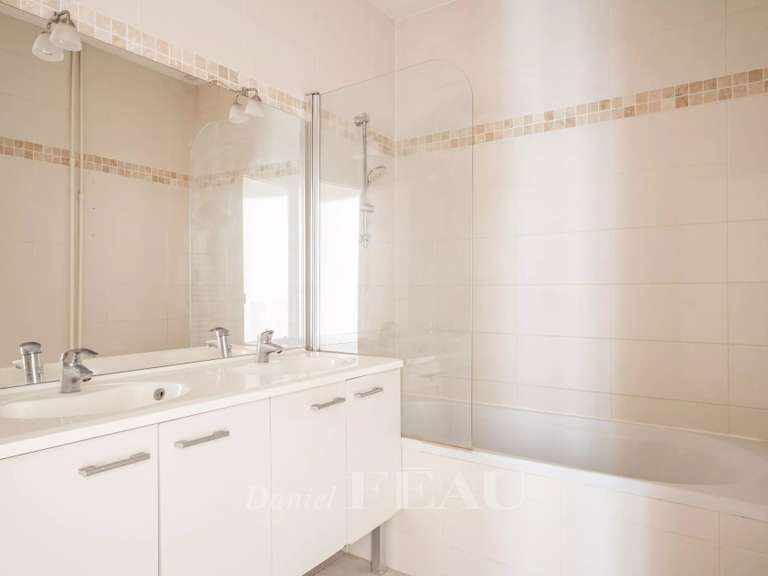 Appartement Paris 16e - 3 chambres - 147m²