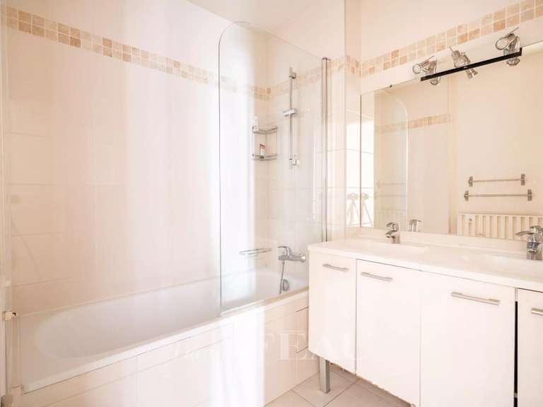 Appartement Paris 16e - 3 chambres - 159m²