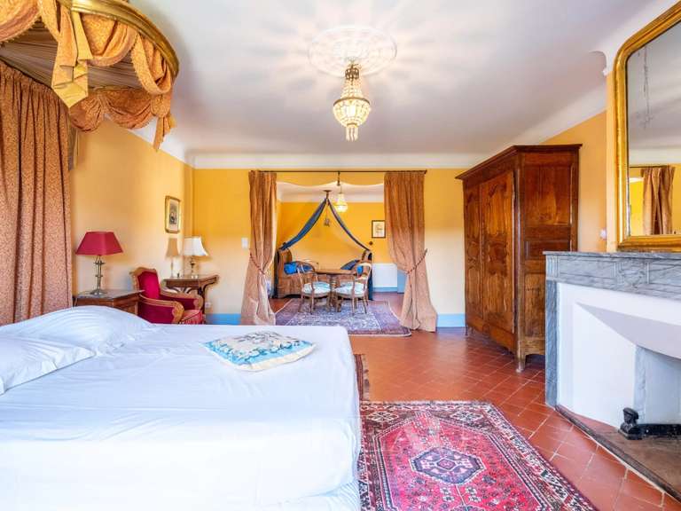 Château Valensole - 14 chambres - 1016m²