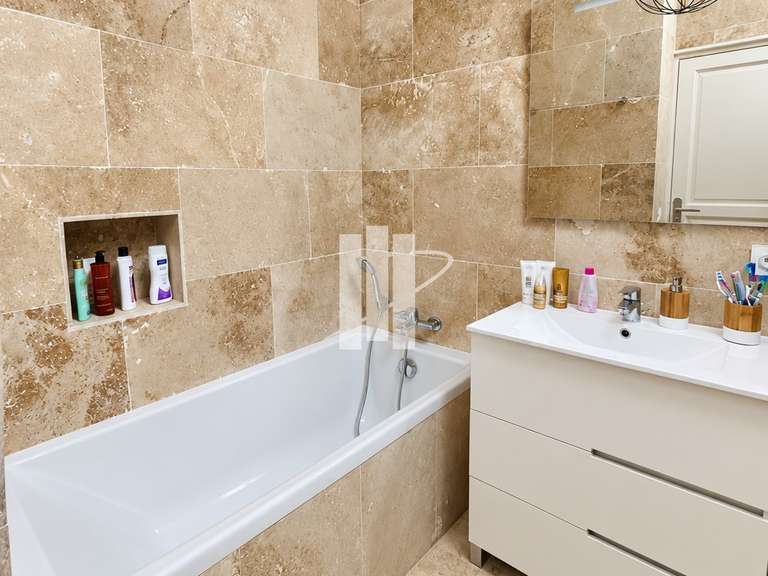 Villa Bagnols-en-Forêt - 4 bedrooms - 100m²
