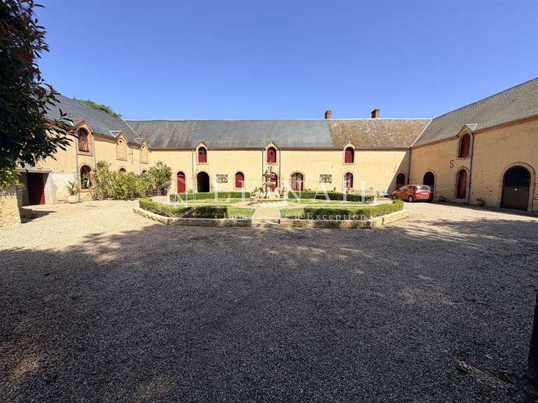 Château Airvault - 8 chambres - 600m²