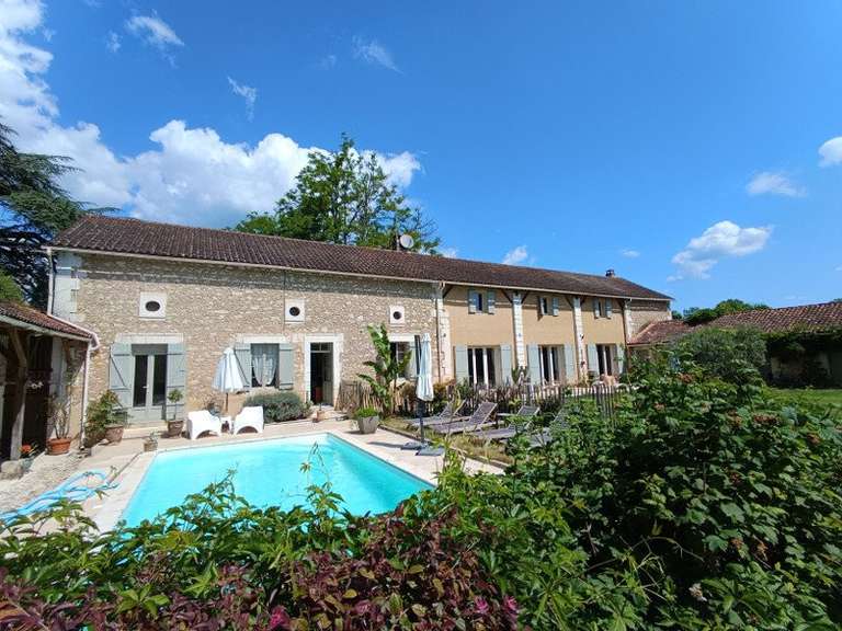 Maison Bassillac - 6 chambres - 288m²