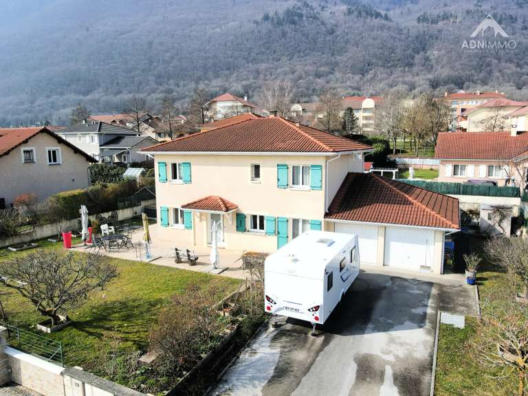 Maison Collonges - 3 chambres - 176m²