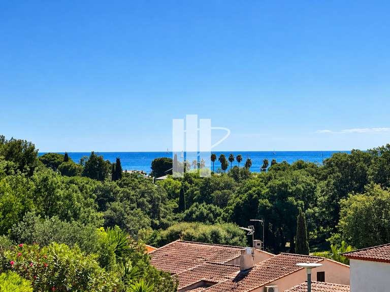 Maison Roquebrune-sur-Argens - 4 chambres - 90m²