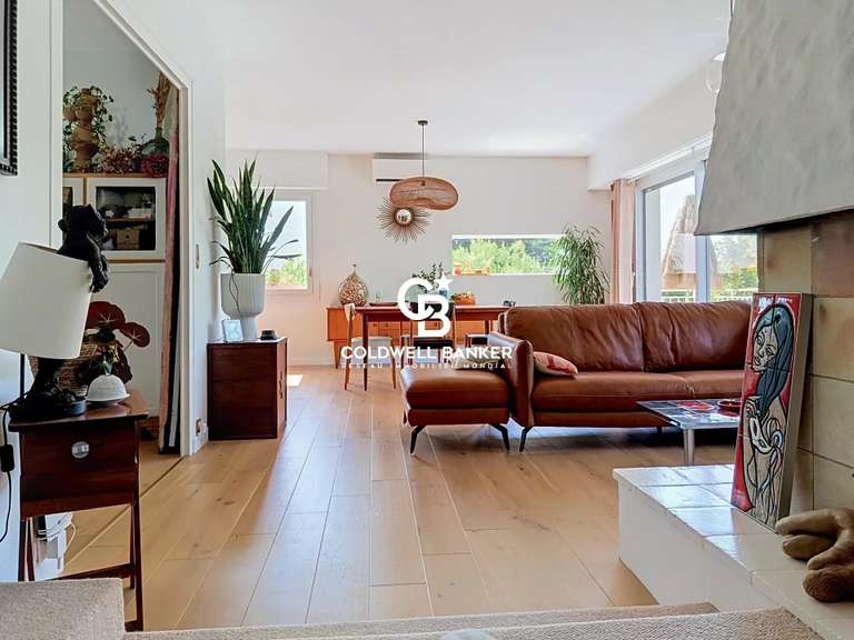 House Saintes - 4 bedrooms - 258m²