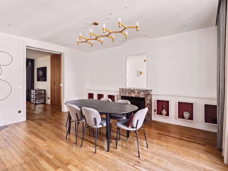 Appartement Paris 7e - 2 chambres - 119m²