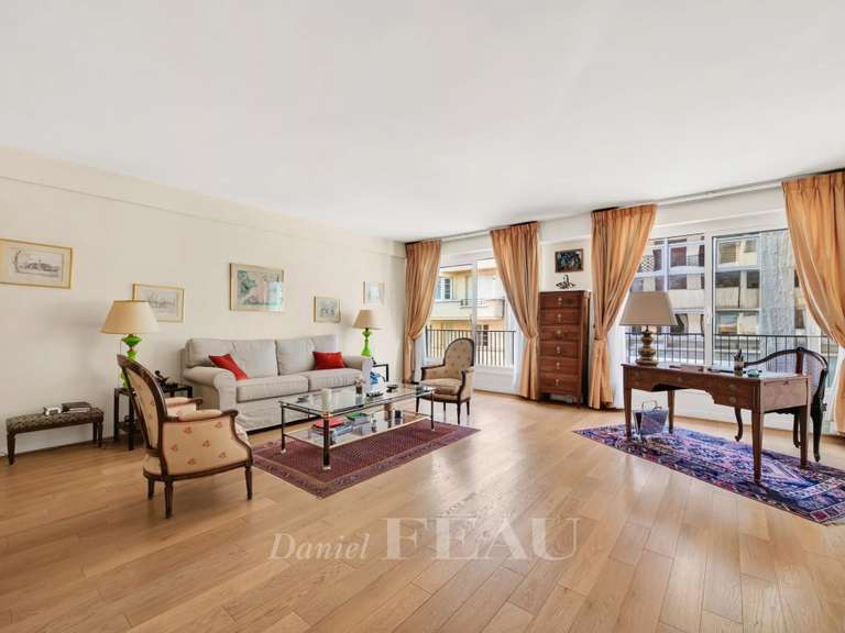 Appartement Paris 16e - 3 chambres - 157m²