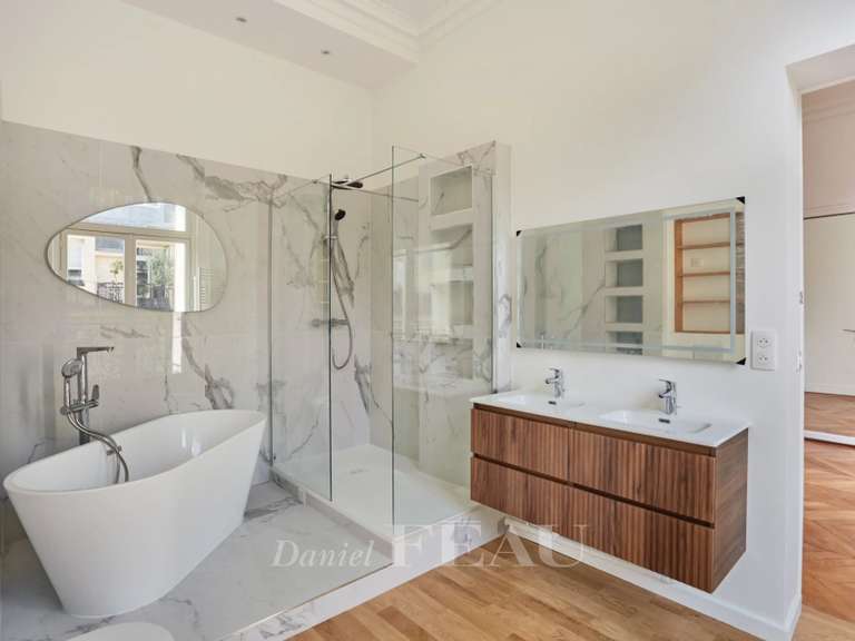 Appartement Paris 16e - 5 chambres - 361m²