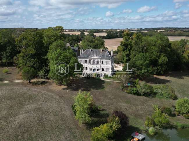 Maison 14 pièces 600 m² · à Bourges · 600 m² · 1 850 000 €