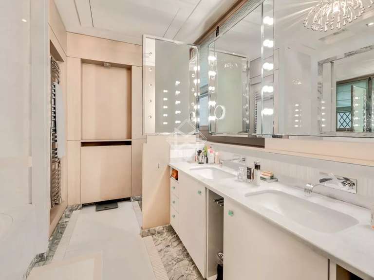 Appartement Paris 8e - 1 chambre - 125m²