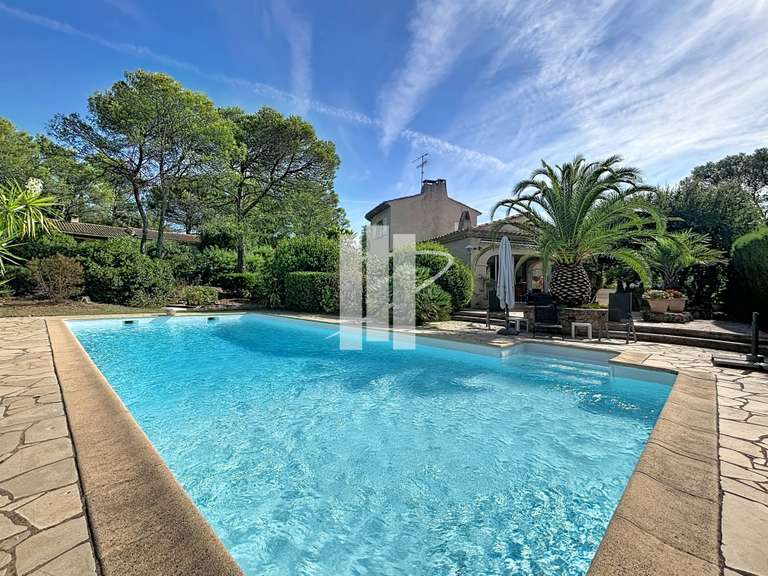 Maison Saint-Raphaël - 3 chambres - 200m²