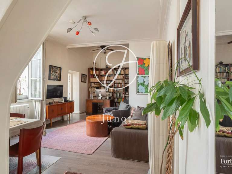 Appartement Paris 3e - 2 chambres - 66m²