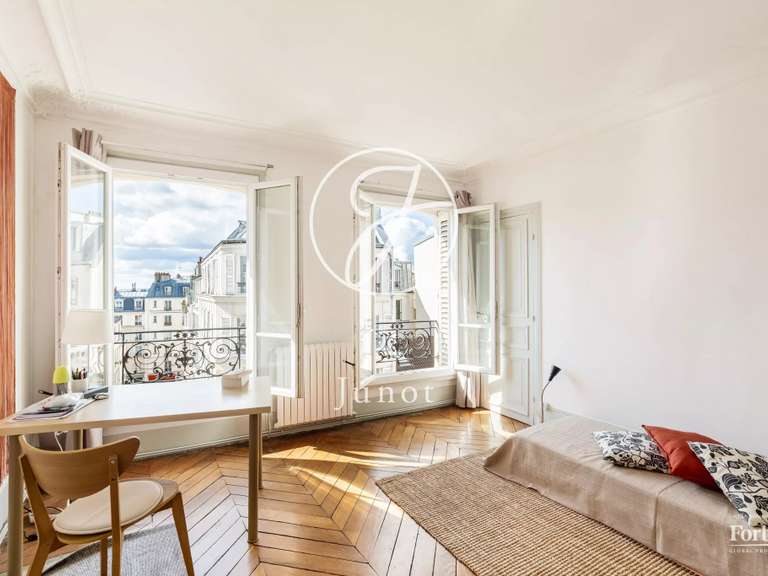 Apartment Paris 18e - 4 bedrooms - 114m²