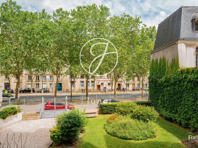 Appartement Paris 7e - 2 chambres - 81m²