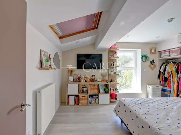 Propriété Saint-Priest - 4 chambres - 262m²