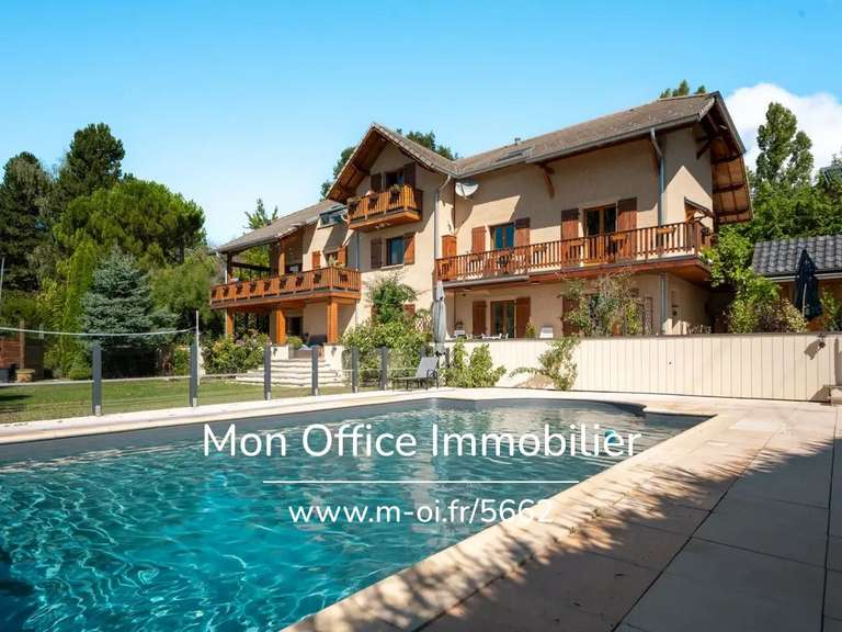 Maison Chorges - 10 chambres - 400m²