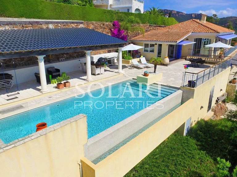 Villa with Sea view Théoule-sur-Mer - 3 bedrooms - 200m²