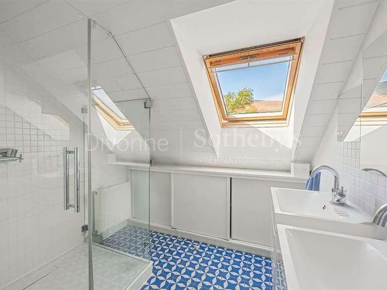 Maison Divonne-les-Bains - 4 chambres - 192m²