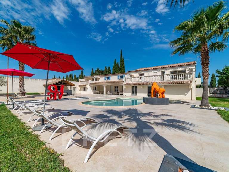 Maison Nîmes - 6 chambres - 402m²