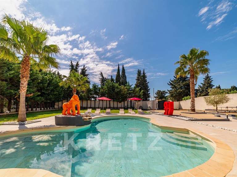 Maison Nîmes - 6 chambres - 402m²