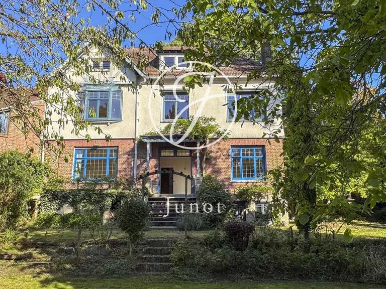 Maison Mons-en-Baroeul - 9 chambres - 318m²