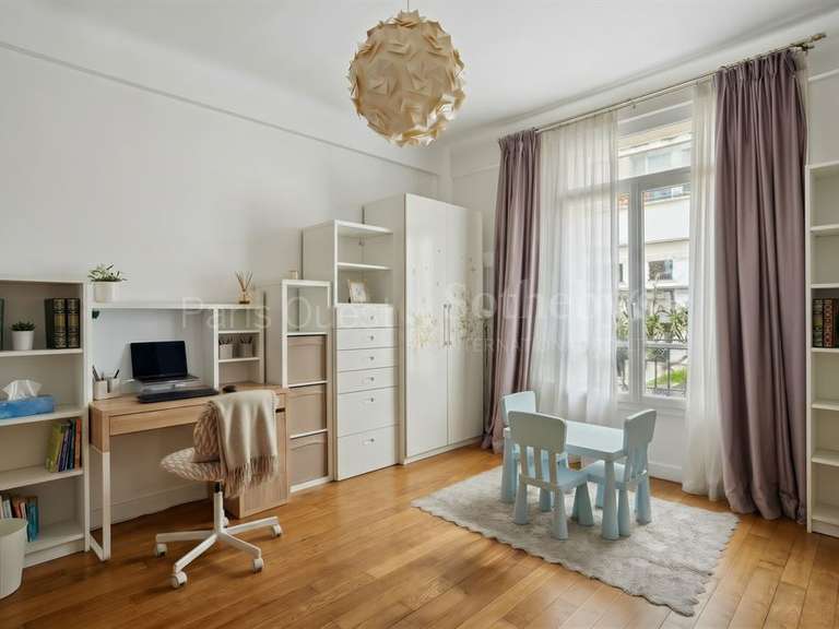 Appartement Paris 16e - 2 chambres - 124m²
