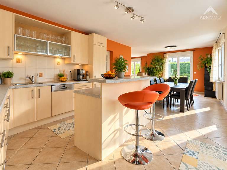 Maison Saint-Genis-Pouilly - 4 chambres - 153m²