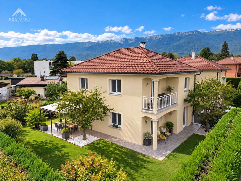 Maison Saint-Genis-Pouilly - 4 chambres - 153m²