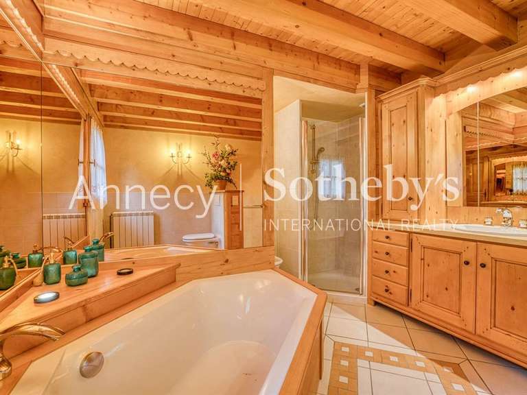 Chalet Talloires-Montmin - 5 chambres - 296m²