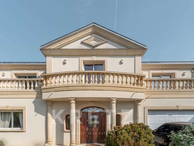 Maison Mérignac - 5 chambres - 301m²