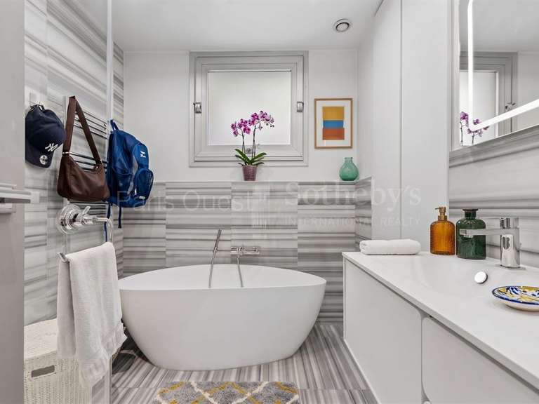 Appartement Paris 16e - 2 chambres - 130m²