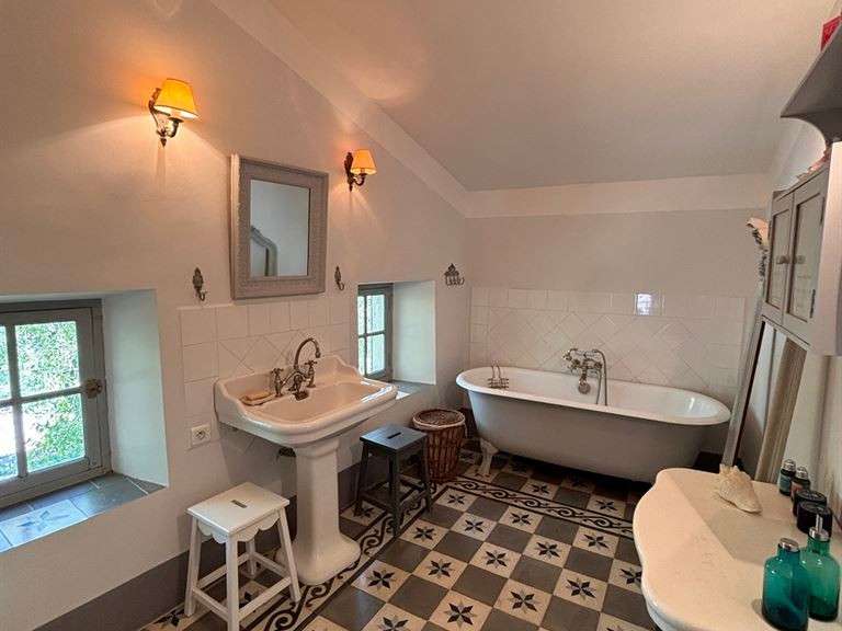 Maison Uzès - 6 chambres - 342m²