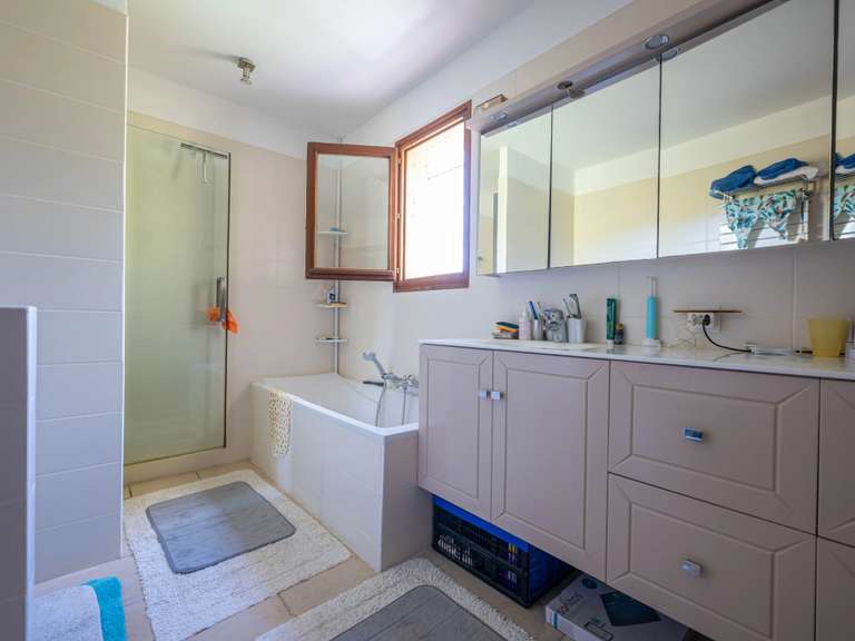 House Roquebrune-sur-Argens - 4 bedrooms - 170m²