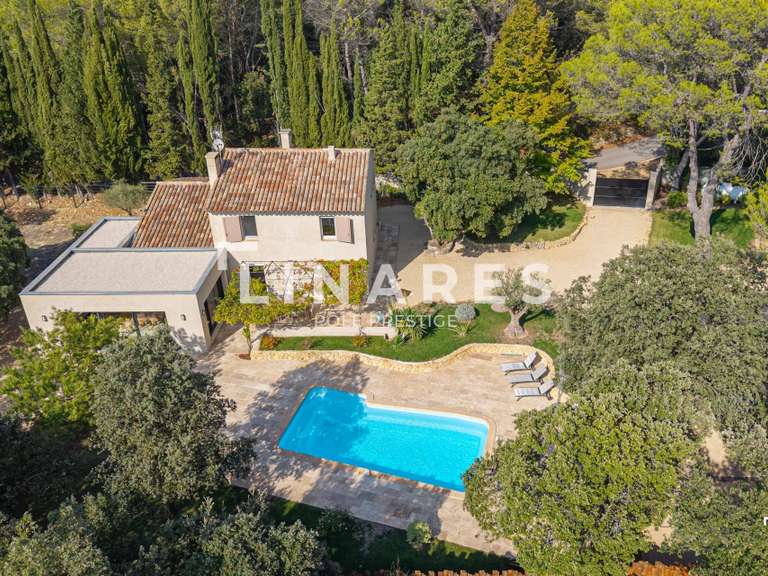 Maison Rognes - 4 chambres - 180m²