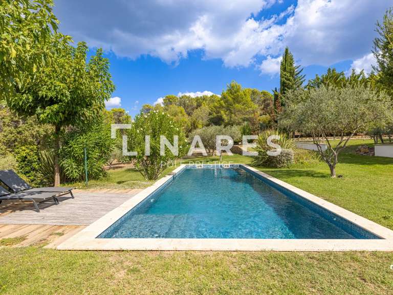 Maison Rognes - 4 chambres - 230m²