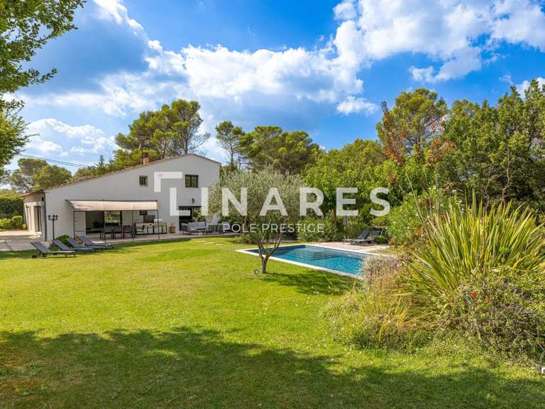 Maison Rognes - 4 chambres - 230m²