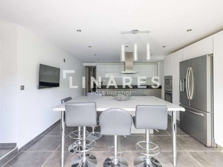 Maison Rognes - 4 chambres - 230m²
