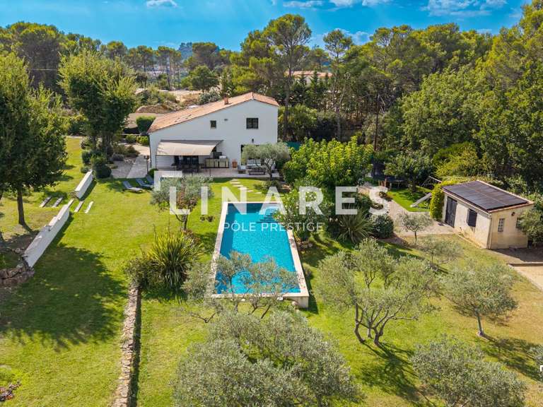 Maison Rognes - 4 chambres - 230m²