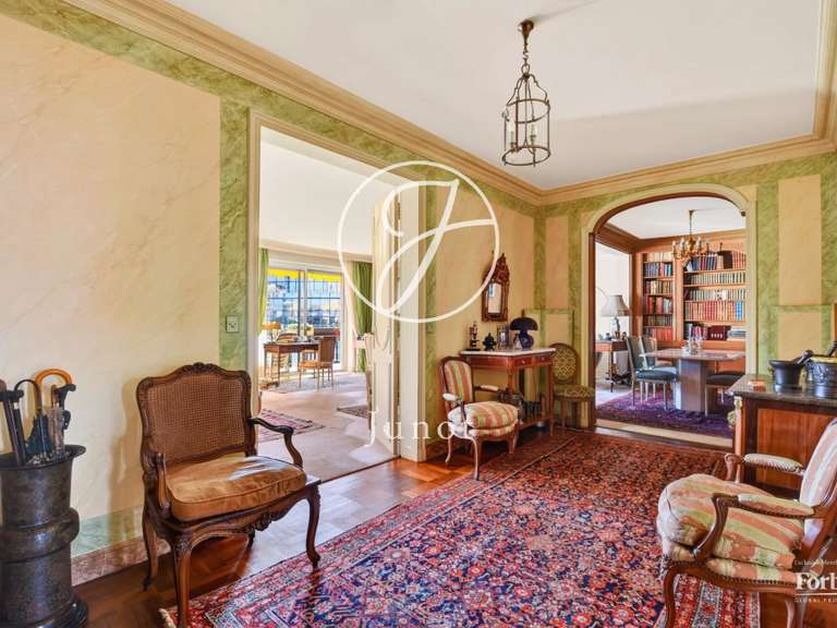 Appartement Paris 16e - 3 chambres - 158m²