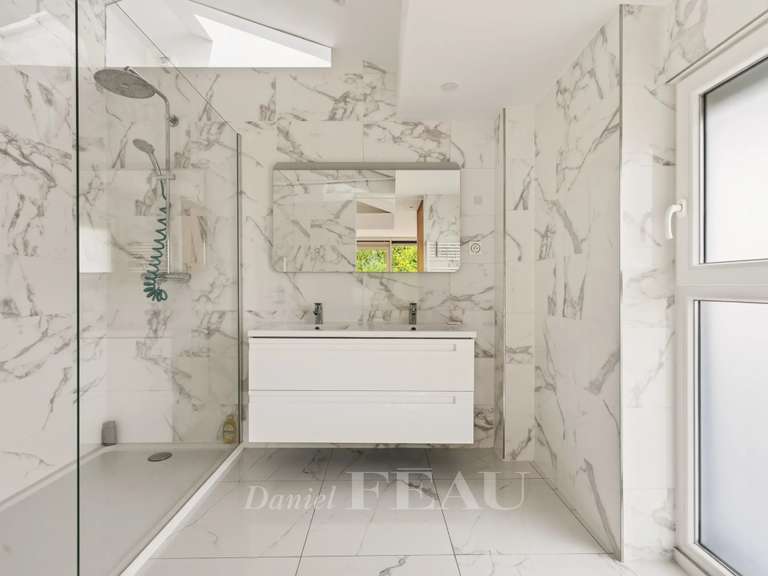 Maison Rueil-Malmaison - 5 chambres - 336m²