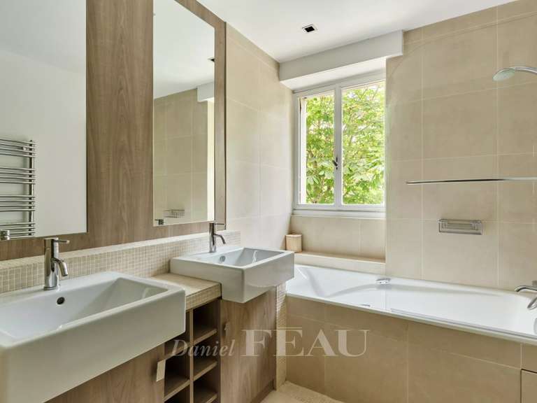 Apartment Neuilly-sur-Seine - 4 bedrooms - 200m²