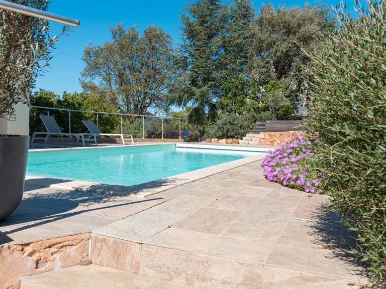 Villa Sainte-Lucie-de-Porto-Vecchio - 5 chambres - 230m²