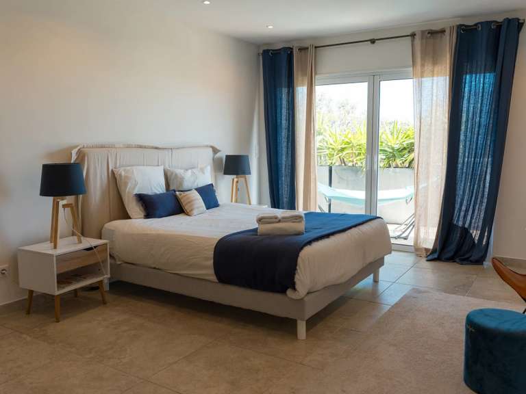 Villa Sainte-Lucie-de-Porto-Vecchio - 5 chambres - 230m²